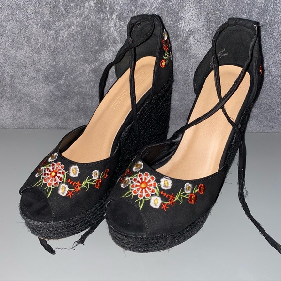 ASOS Shoes TAMIKO Size 4 Embroidered Black 4” High Wedges - Picture 4 of 15